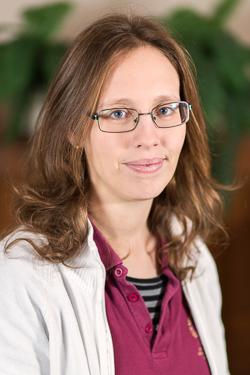 Péterfia Karola